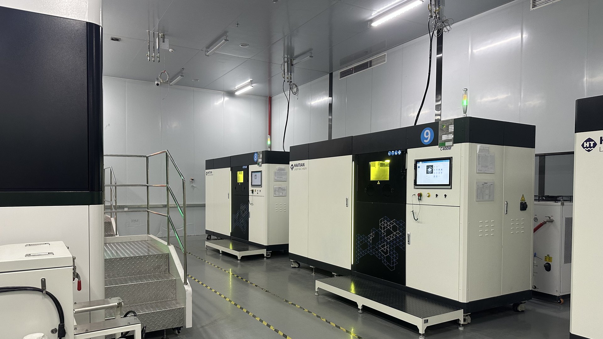 Laser and 3D printing equipment at Yuyao Taike Mold Factory workshop in Ningbo